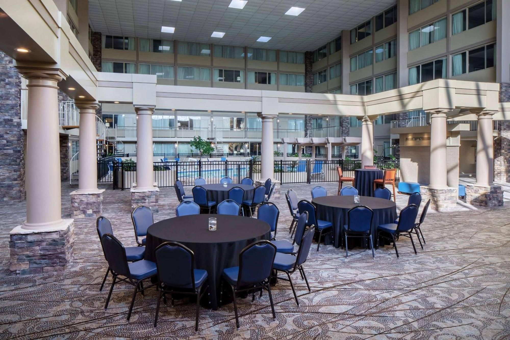 Wyndham Garden Westlake Buitenkant foto