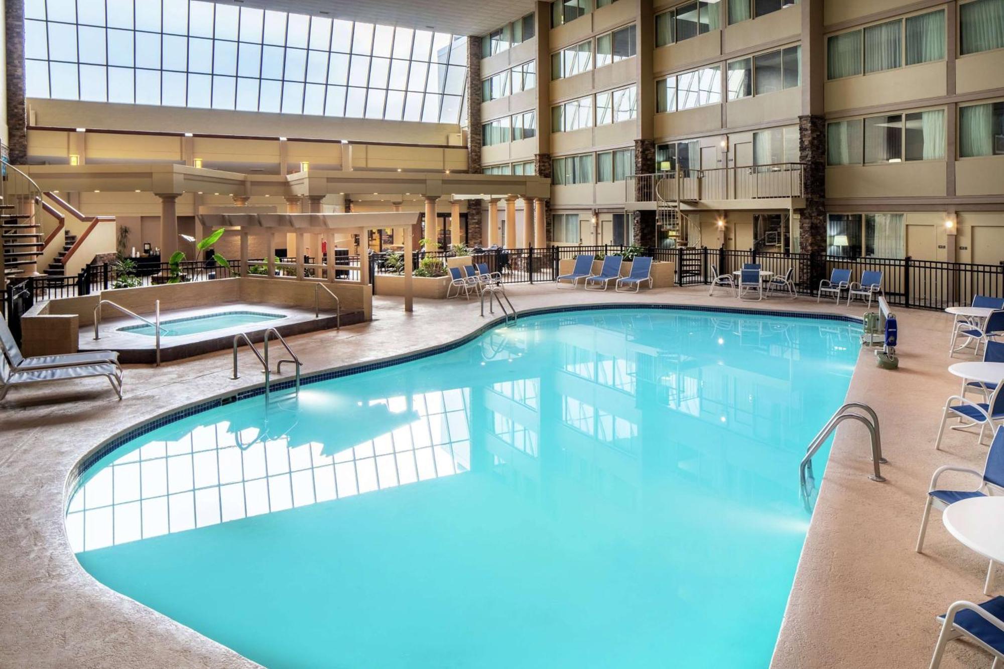 Wyndham Garden Westlake Buitenkant foto